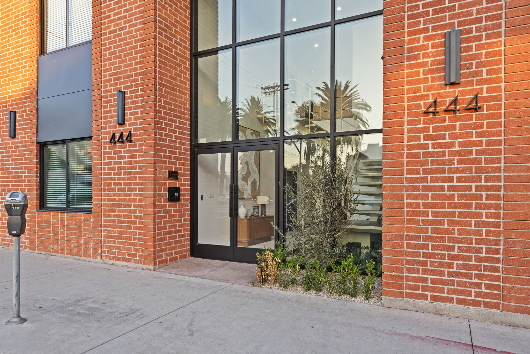 Web Or Mls DSC  ROM Residential Properties