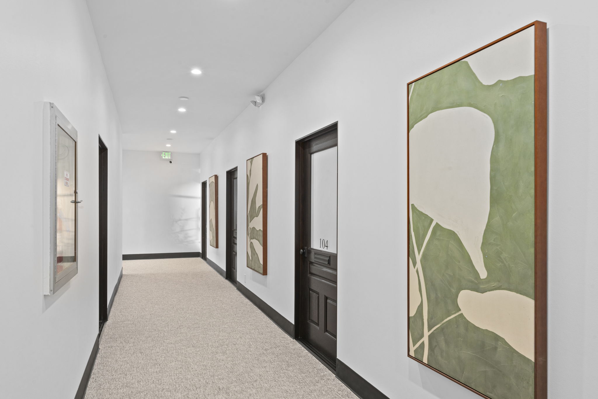 Web Or Mls DSC  ROM Residential Properties